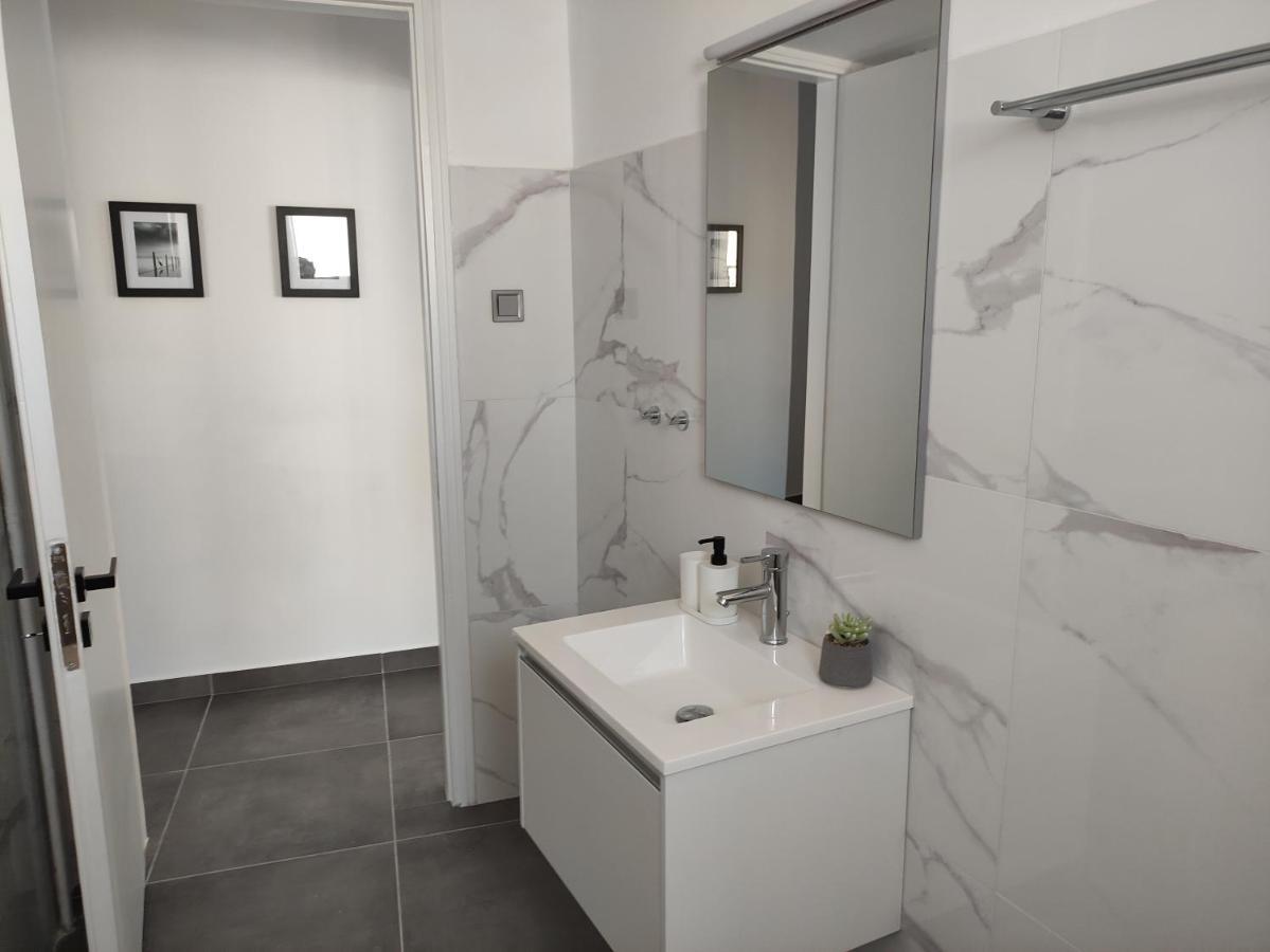 Karavela Street Apartment